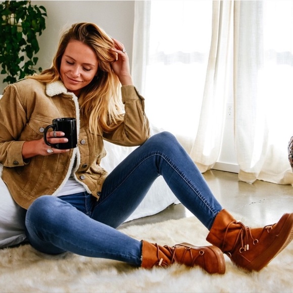 CAMEL FUR LINED- Boots - Picture 2 of 5